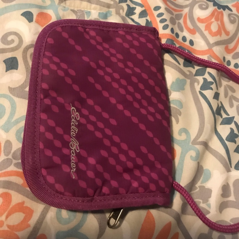 Small cross body Eddie Bauer wallet purse